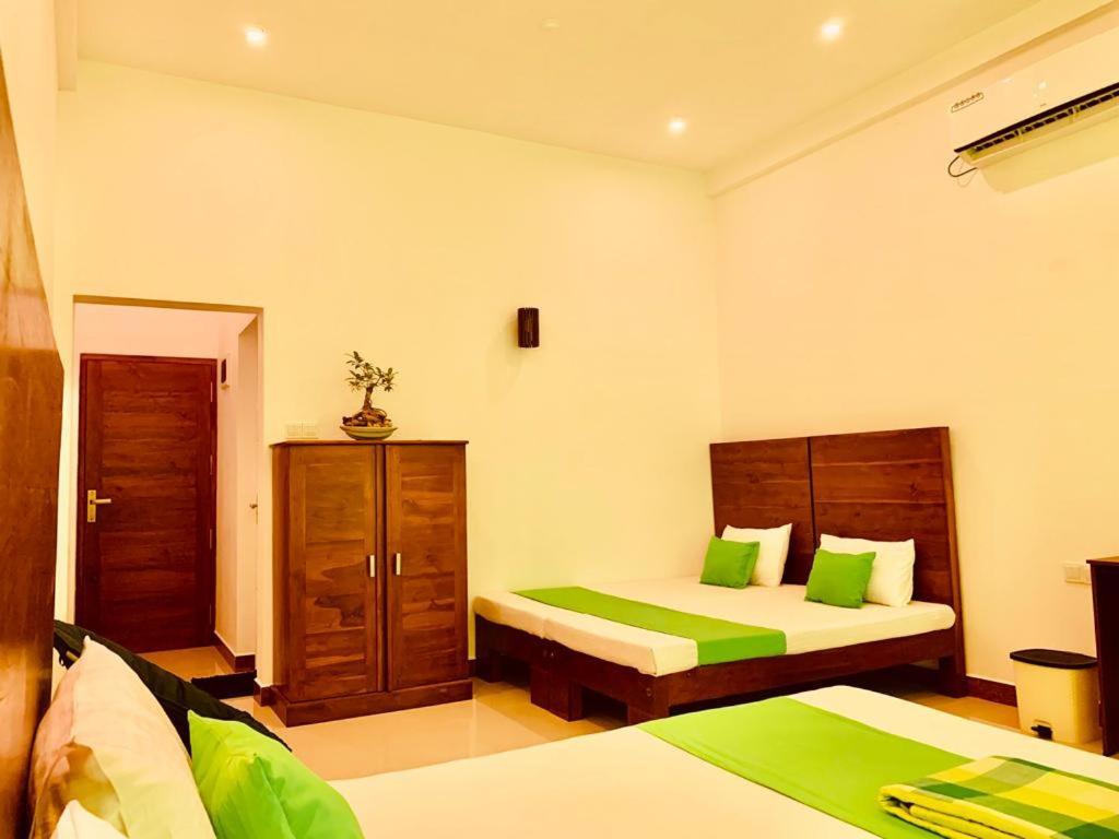 Elegant Lake House Tissamaharama Ngoại thất bức ảnh